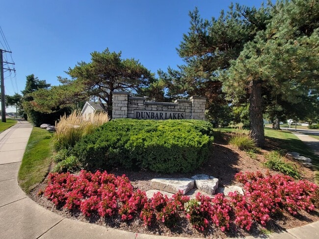 property at 724 Whitesail Dr
