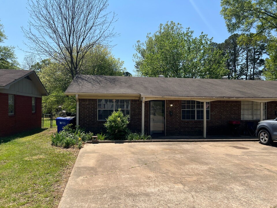 2211 Lookout Ave in Conway, AR - Building Photo