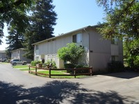 1505 W 3rd St in Chico, CA - Foto de edificio - Building Photo