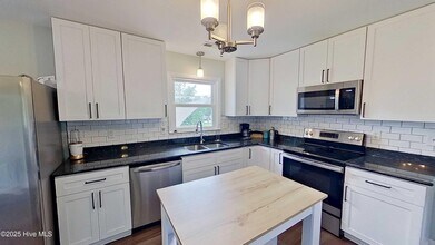 4302 Gordon Rd in Wilmington, NC - Building Photo - Building Photo