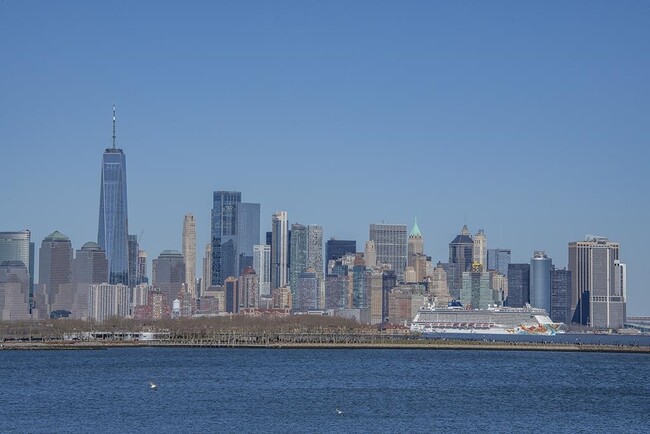 109 Shearwater Ct E in Jersey City, NJ - Building Photo - Building Photo