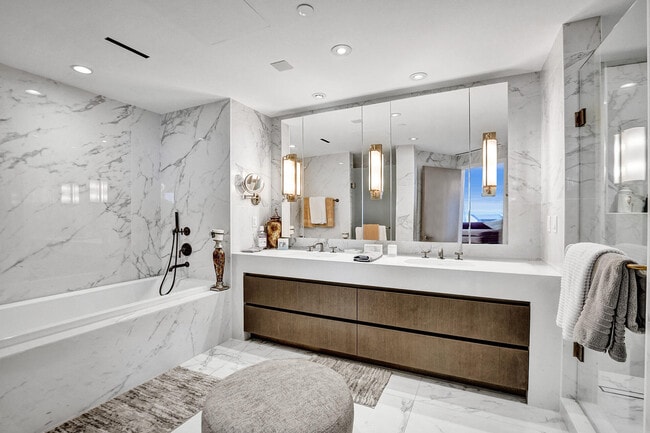 525 N Fort Lauderdale Beach Blvd in Fort Lauderdale, FL - Foto de edificio - Building Photo