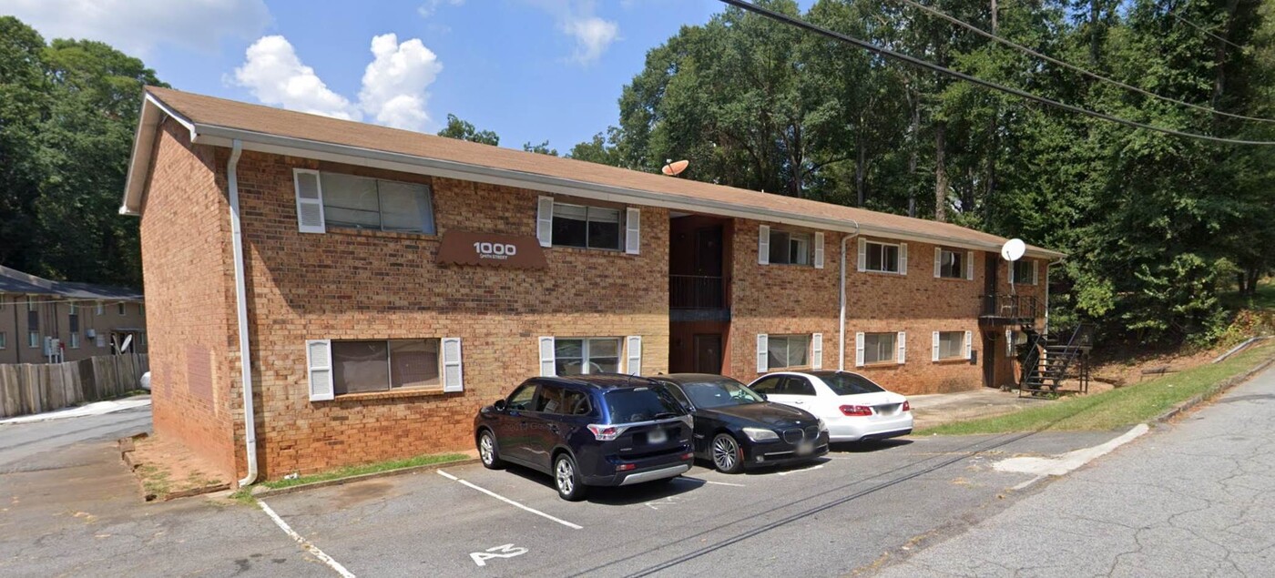 1000 Smith Street Apartments in Clarkston, GA - Building Photo