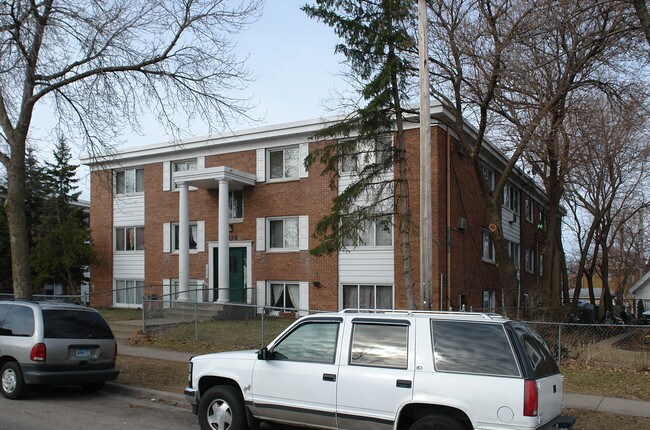 2738 Pillsbury Ave in Minneapolis, MN - Foto de edificio - Building Photo