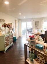 400 Lake St, Unit 105 in Huntington Beach, CA - Building Photo - Building Photo