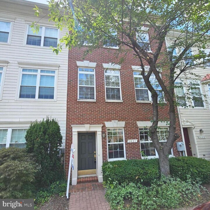 5431 Cheyenne Knoll Pl in Alexandria, VA - Building Photo