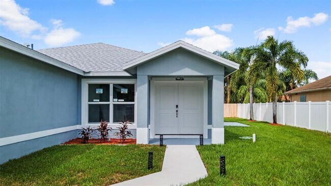 543 SW McComb Ave in Port St. Lucie, FL - Building Photo - Building Photo