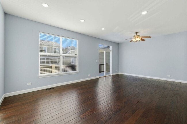 218 Goldenrod Dr in Elgin, IL - Building Photo - Building Photo