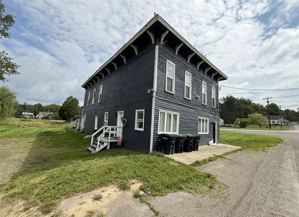 1104 Caton Bypass Rd in Corning, NY - Building Photo