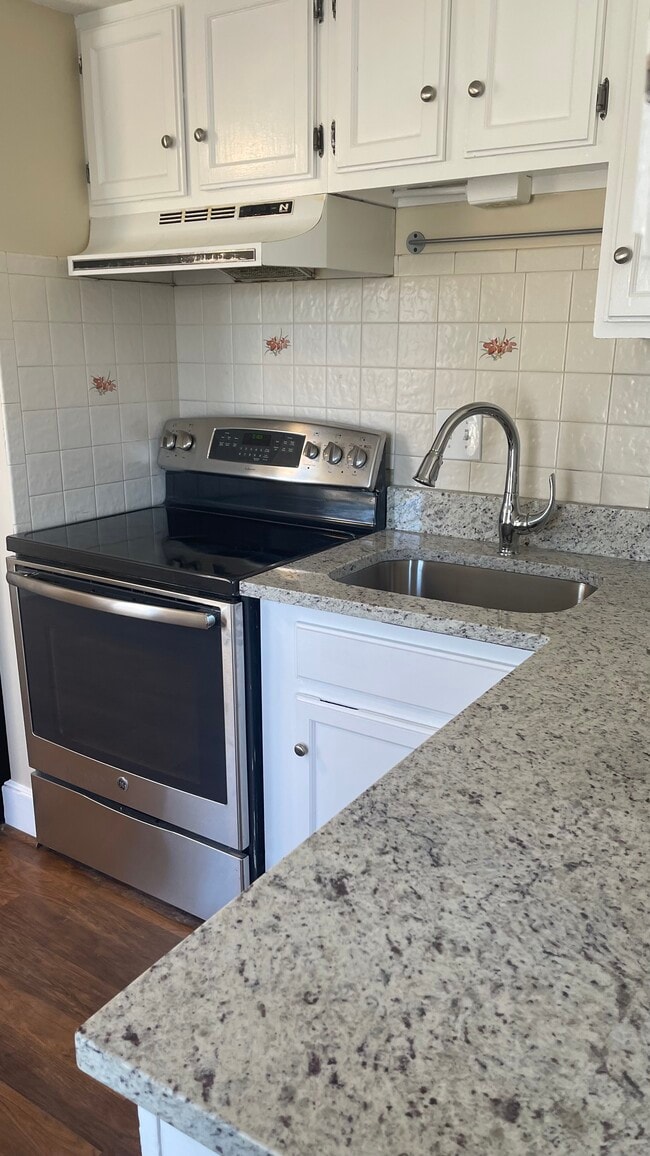 68 High St, Unit 2 in Stoneham, MA - Building Photo - Building Photo