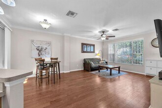2231 Golden Oak Ln in Valrico, FL - Building Photo - Building Photo