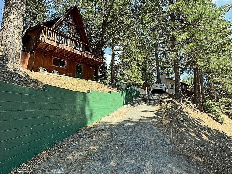 31450 Ocean View Dr in Running Springs, CA - Building Photo