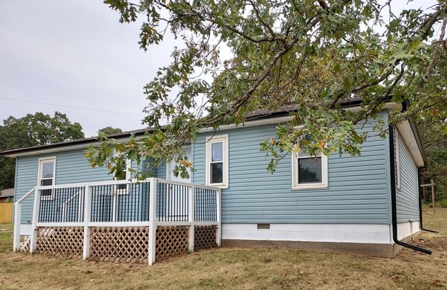 property at 17105 S 2025 Rd