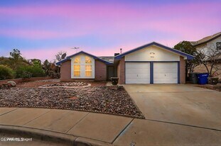 905 Mark Wallace Ln in El Paso, TX - Building Photo
