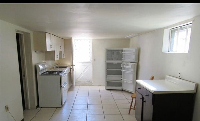 100 Curtis St, Unit Apt C.   Studio in Tarentum, PA - Foto de edificio - Building Photo