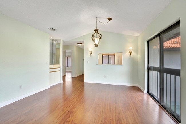 351 Club Cir, Unit 2070 in Boca Raton, FL - Building Photo - Building Photo