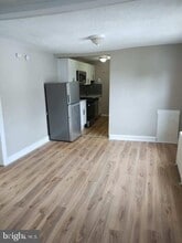 100 E Holly-Unit -2M in Oaklyn, NJ - Foto de edificio - Building Photo