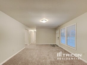 2773 Fox Pointe Dr in Columbus, IN - Building Photo - Building Photo