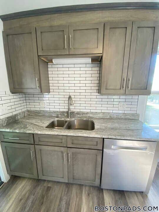16 Church St in Wakefield, MA - Building Photo