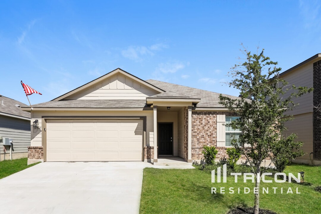 10547 Pablo Way in Converse, TX - Building Photo