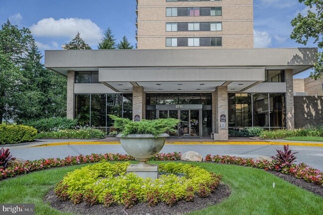 property at 3713 S George Mason Dr
