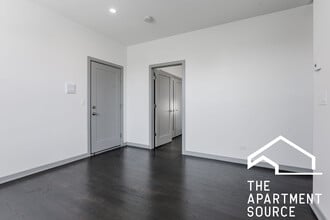 2806 N Mozart St, Unit 2r in Chicago, IL - Foto de edificio - Building Photo