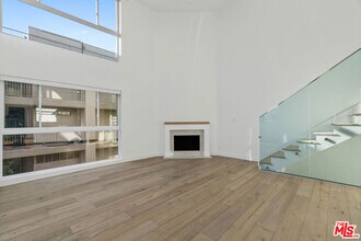 14 Reef St-Unit -4 in Marina Del Rey, CA - Building Photo - Building Photo