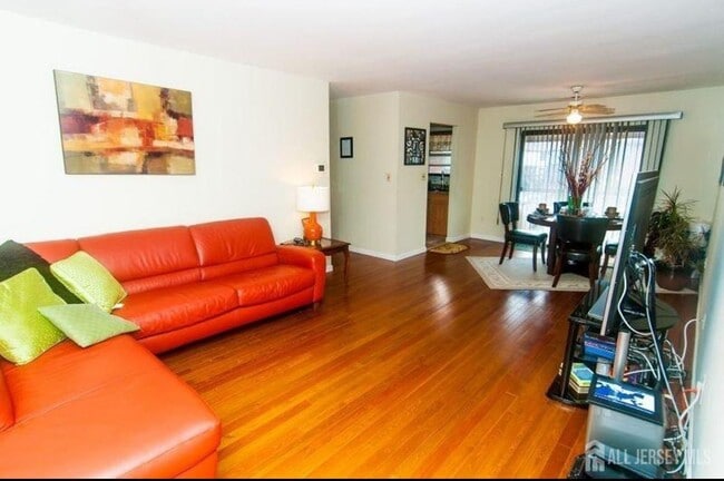 142 Beverly Hill Terrace in Woodbridge Township, NJ - Building Photo - Building Photo