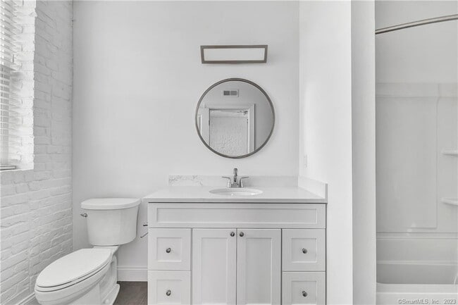 475 Howe Ave in Shelton, CT - Foto de edificio - Building Photo