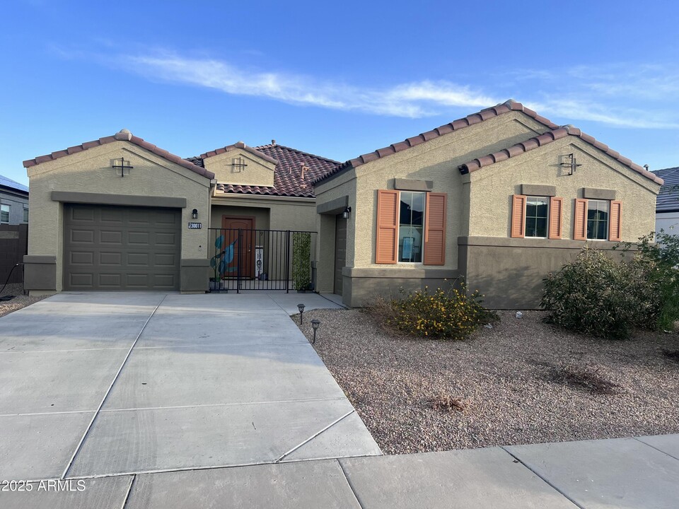 30011 W Cheery Lynn Rd in Buckeye, AZ - Building Photo