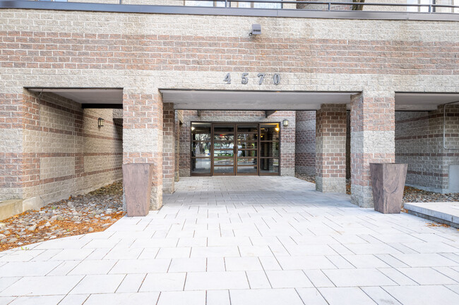 4570 Des Cageux Ch in Laval, QC - Building Photo - Building Photo