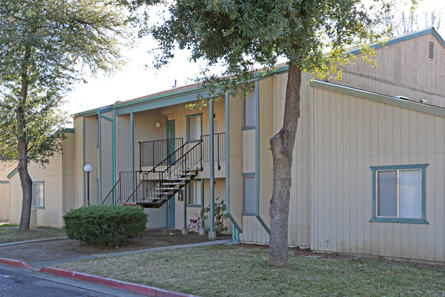 Valley Oaks in Oakhurst, CA - Building Photo - Building Photo