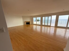18139 Coastline Dr in Malibu, CA - Building Photo - Building Photo