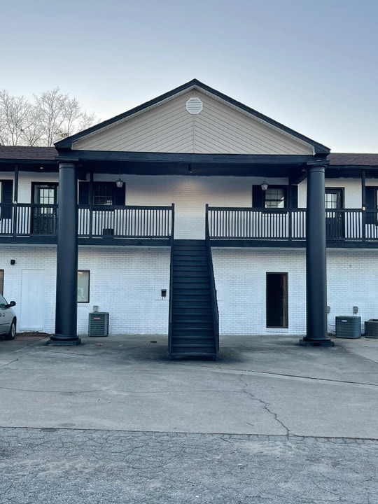 1603 N Main St in Anderson, SC - Building Photo