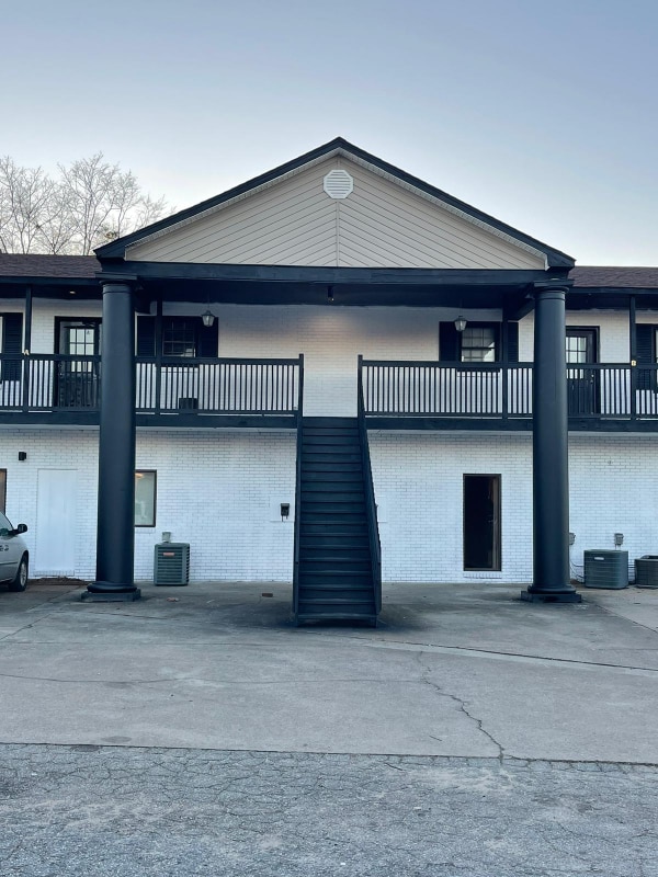1603 N Main St