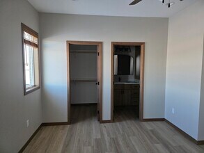 2217 Overlook Ridge Ct in Watertown, SD - Foto de edificio - Building Photo