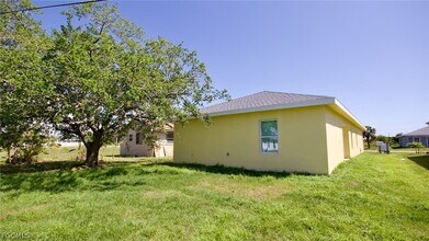 3433 Jeffcott St in Ft. Myers, FL - Foto de edificio - Building Photo