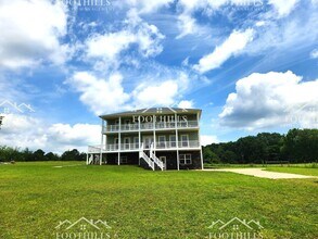 128 Hudgins Lake Rd in Townville, SC - Building Photo - Building Photo