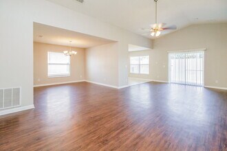 2100 Mallard Creek Cir in Kissimmee, FL - Building Photo - Building Photo