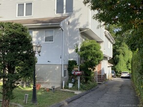 44 Euclid Ave in Stamford, CT - Foto de edificio - Building Photo
