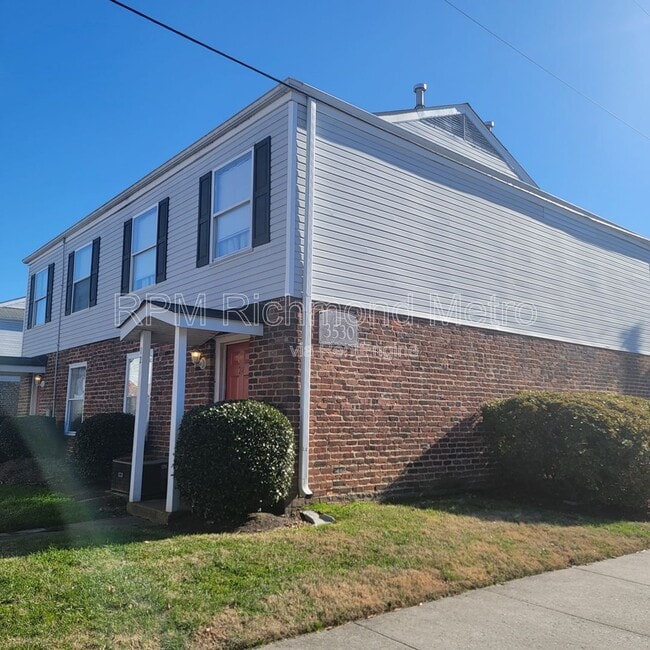 property at 3530 E Richmond Rd
