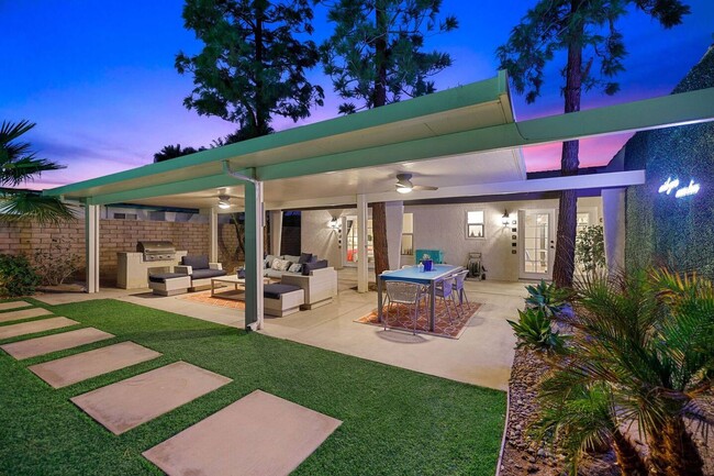 2525 N Cerritos Rd in Palm Springs, CA - Building Photo - Building Photo