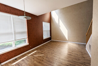 2425 Sunrise Cir in Aurora, IL - Building Photo - Building Photo