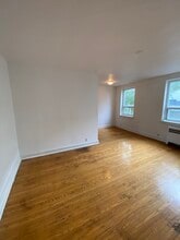 1233 Yonge St in Toronto, ON - Building Photo - Building Photo