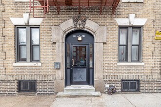 2374 29th St in Long Island City, NY - Building Photo - Building Photo