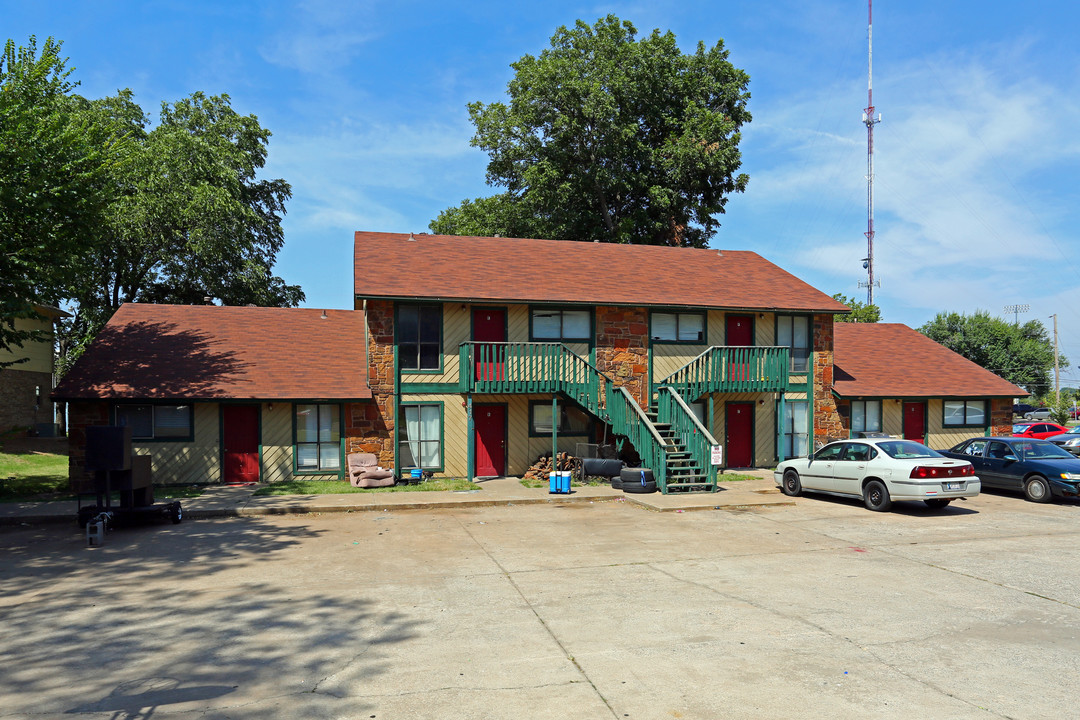 417 N Chartrand in Edmond, OK - Foto de edificio