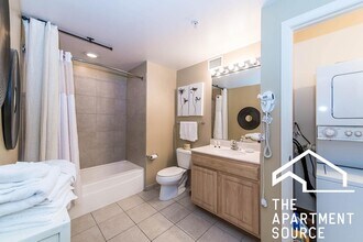 353 N Desplaines St in Chicago, IL - Building Photo - Building Photo