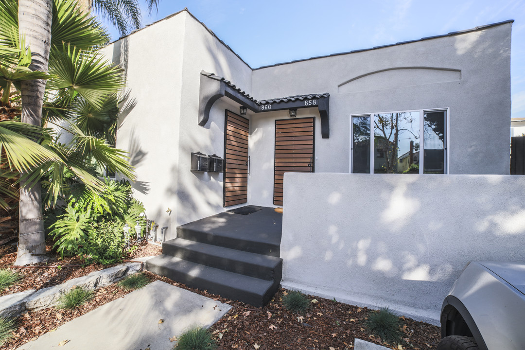 858 N Fuller Ave in Los Angeles, CA - Building Photo