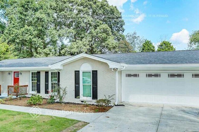 562 Rollingwood Dr in Stone Mountain, GA - Building Photo - Building Photo