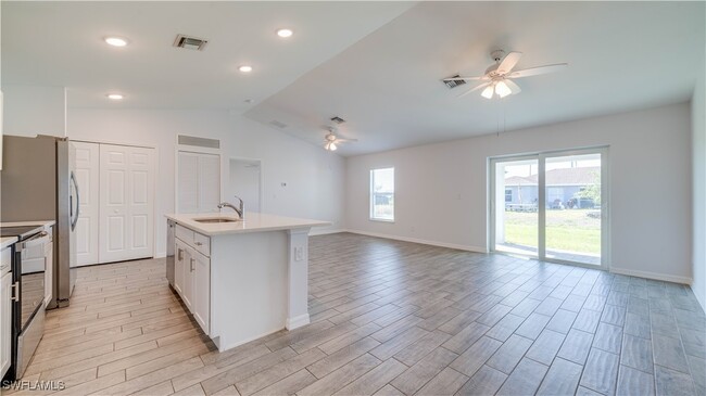 202 NW 25th St in Cape Coral, FL - Building Photo - Building Photo